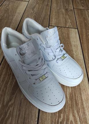 Кроссовки белые nike air force 2