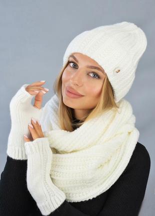 Тепленький женский комплект шапка, шарф, перчатки юная, белая