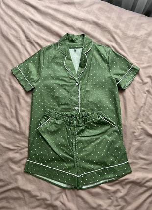Піжама з шортами зелена в білий горошок