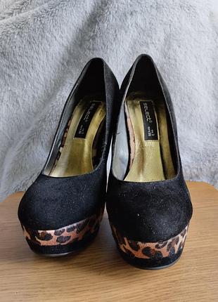 Туфлі замшеві тигрові на каблучці та підйомі select2 фото
