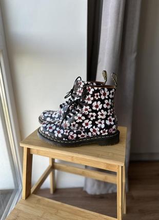 Жіночі ботинки dr. martens