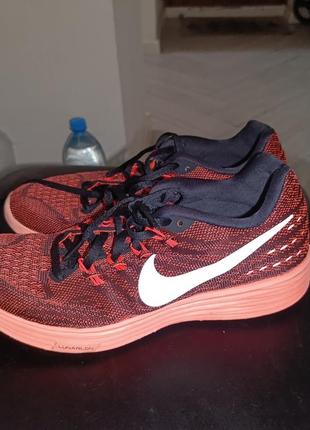 Спортивные кроссовки nike