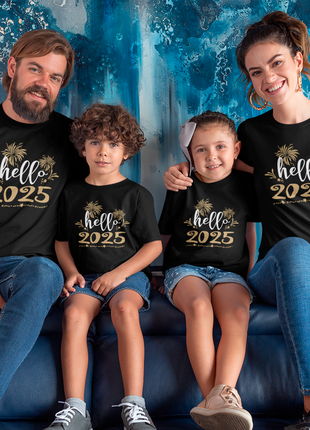 Футболки чорні фемілі лук family look для всієї родини з новорічним принтом «hello 2025 фейерверк »