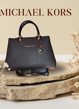 Элегантная темно-коричневая сумка michael kors с золотистыми элементами