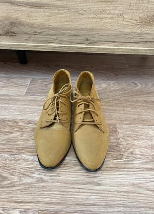 Оксфорды из натуральной замши в горчичном цвете от gloria vanderbilt 🍂🍁