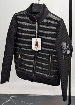 Черная мужская куртка в стиле moncler