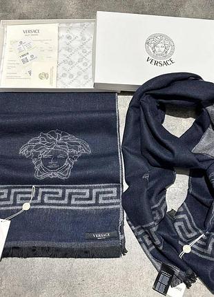 Шарф в стиле versace