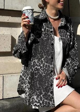 Трендовая женская джинсовая рубашка лео