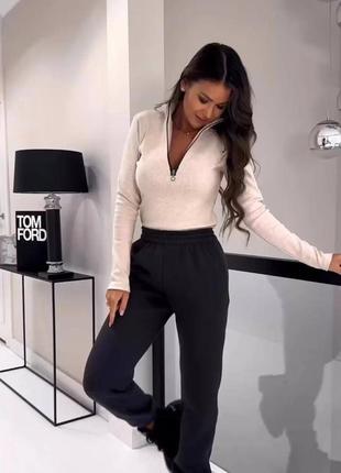 Теплый лонгслив на молнии в цветах