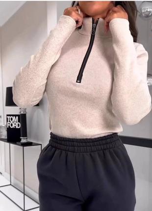 Теплый лонгслив на молнии в цветах