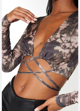 Кофта лонгслів на зав'язках prettylittlething