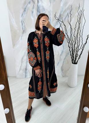Колоритна сукня міді з вишивкою, українська сукня вишиванка, етно плаття з геометричною вишивкою, плаття вишиванка з поясом