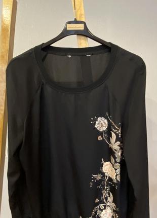 Блуза черная с цветком