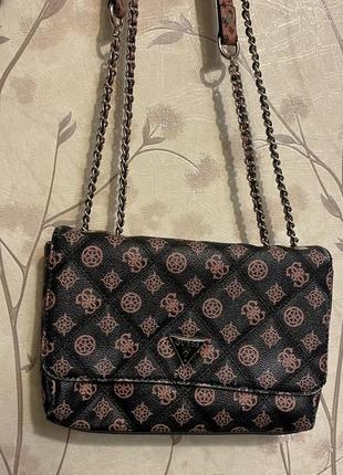 Жіноча сумка бренду guess