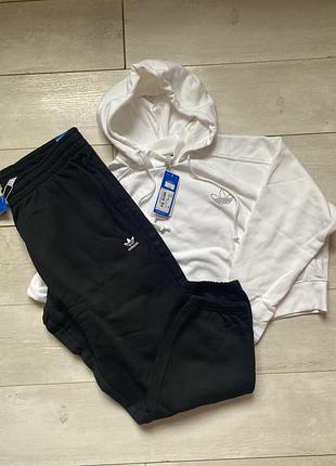 Спортивний костюм adidas
