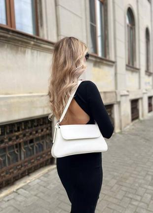 Сумка белая белый багет с пряжкой