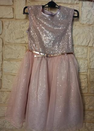 Платье нарядное расшитое пайетками 10роков