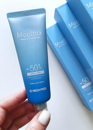 Увлажняющая солнцезащитная сыворотка medi peel aqua mooltox water-fit sun serum spf 50+