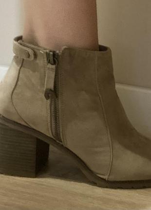 Чоботи bershka