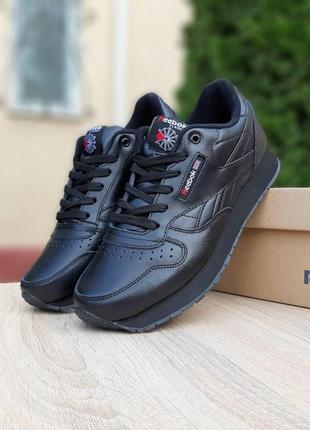 Чоловічі якісні та стильні кросівки для хлопчиків reebok classic чорні білий напис