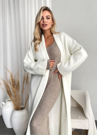 Білий подовжений кардиган із пухнастої пряжі - ніжність і комфорт