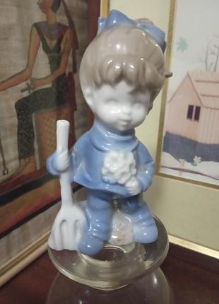 Порцелянова статуетка