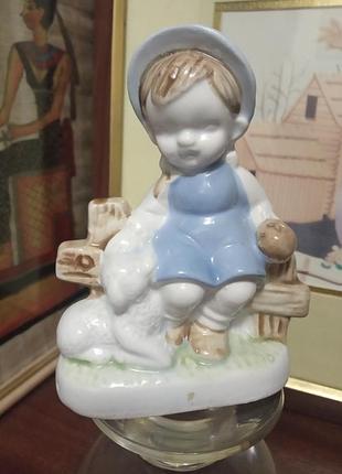 Порцелянова статуетка