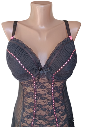 Короткий кружевной пеньюар с чашками