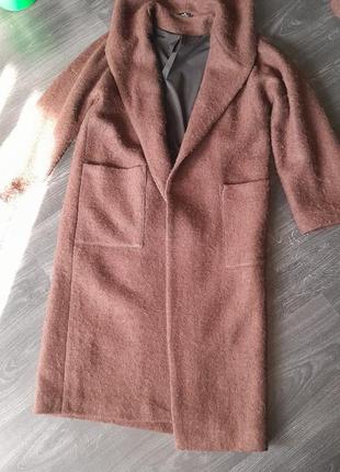 Модное пальто с поясом и капюшоном