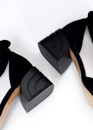 Элегантные черные замшевые босоножки на шлейке удобный каблук4 фото