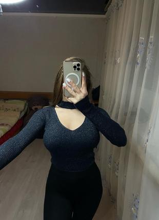 Кофтинка з вирізом на грудях