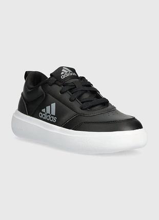 Дитячі кросівки adidas. розмір 40