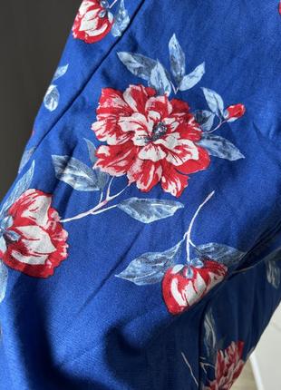 Синяя юбка-миди в цветы5 фото