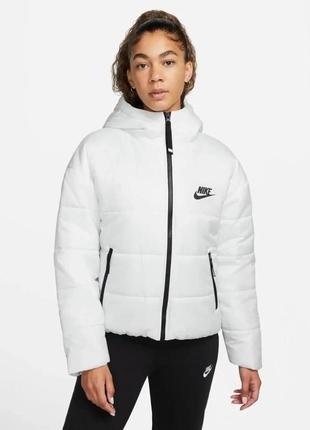 Женская осенняя куртка nike в белом цвете  спортивная куртка с капюшоном найк