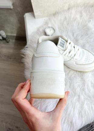 Идеальные белые кроссовки на платформе bershka y2k3 фото