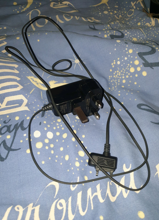 Зарядний пристрій sone ericsson