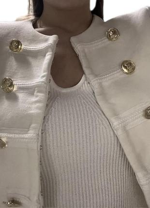 Пиджак жакет белый zara с золотыми пуговицами1 фото