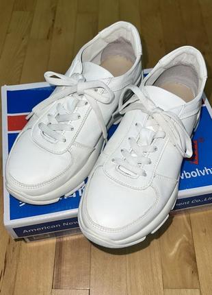 Продаются кроссовки