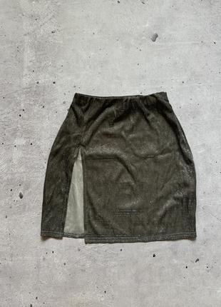 Юбка короткая с разрезом блестящего plt размер s