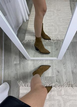 Шкіряні козаки черевики зара zara на підборах на каблуку гострий носок замшеві з замшевого спилка