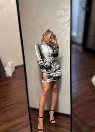Сукня бренду prettylittlething