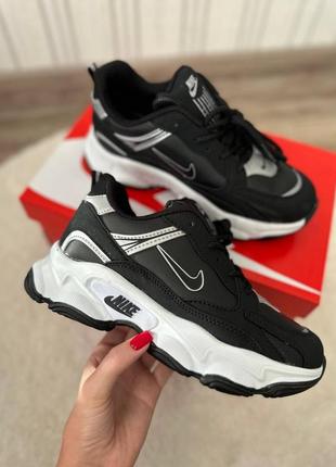 Женские кроссовки