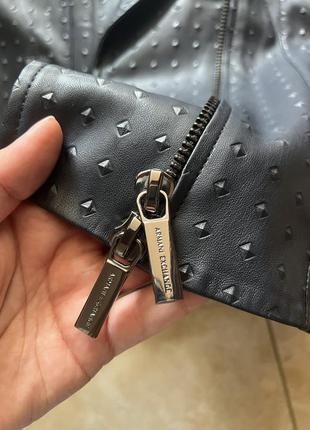 Неймовірно гарна коротка куртка armani exchange
