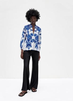 Сорочка zara з контрастним принтом