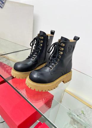 Женские ботинки