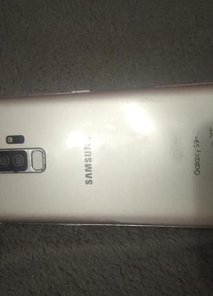 Телефон samsung s9+ 3/32 экран чуточку побит, но телефон приотывает
