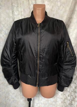 Стильный черный бомбер