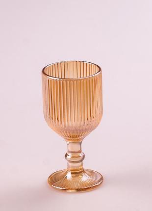 Чарка на ніжці для міцних напоїв фігурна прозора ребриста з товстого скла набор 6 шт бурштиновий2 фото