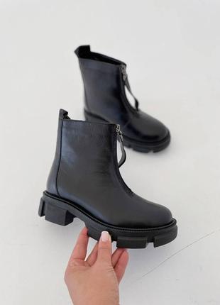 Черные ботинки
