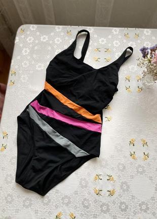 Спортивный слитный купальник